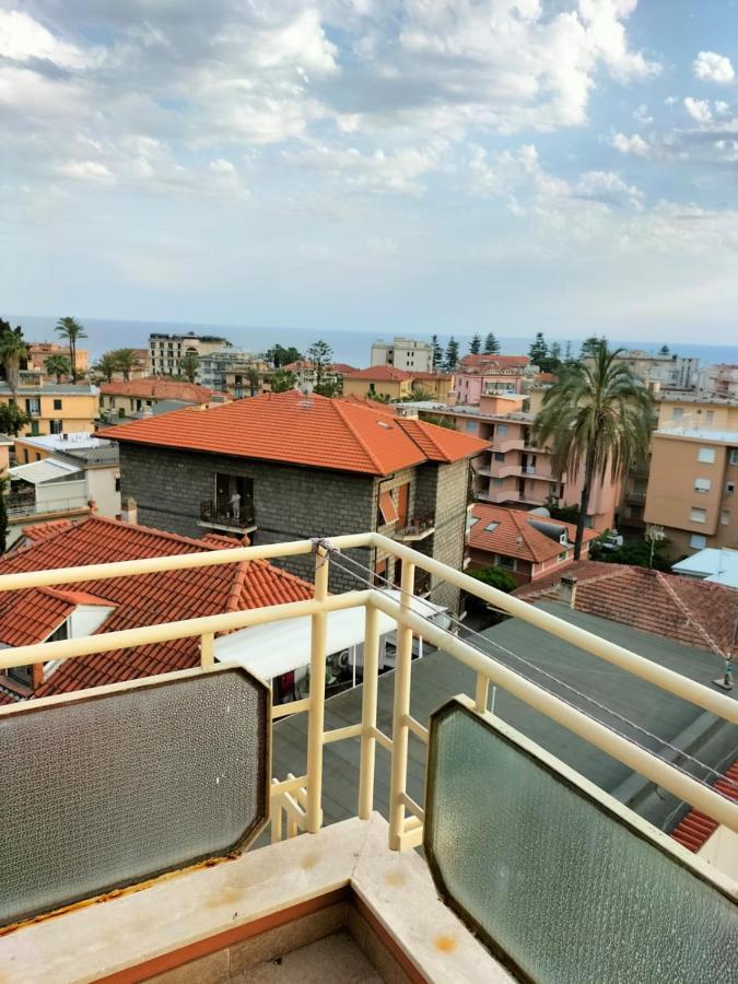 Attico Con Vista Mozzafiato Apartment Bordighera Ngoại thất bức ảnh
